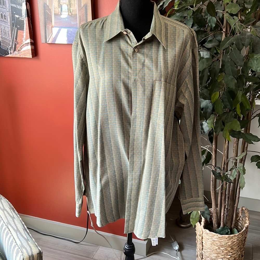 Jhane Barnes Mens Long Sleeve shirt with a breast pocket